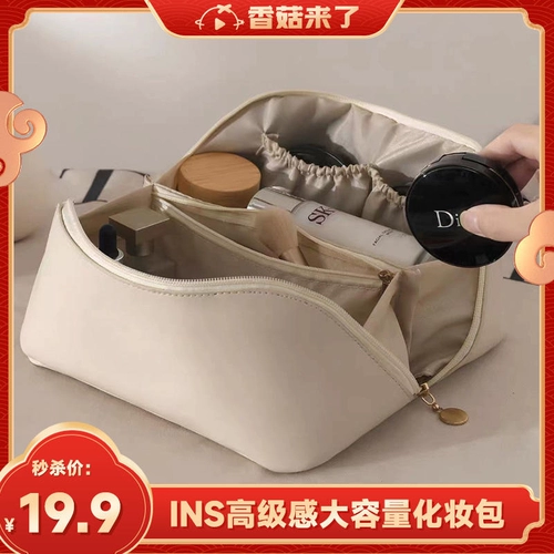 [Гриб здесь] Девушка для макияжа