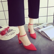 Giày dày màu đỏ khóa với giày cao gót màu đỏ nhọn miệng nông chà giày cô dâu hoang dã Baotou dép La Mã