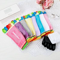 Giải phóng mặt bằng bán vớ yoga nữ điểm ngón chân vớ silicone chống trượt hạt cao su vớ thể thao thảm yoga cao cấp