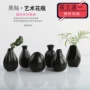 Gốm đen retro nhỏ bình phong cách Nhật hoa khô hoa Zen Zen hoa trang trí bàn bàn trang trí mềm mại - Vase / Bồn hoa & Kệ chậu đất nung trồng lan