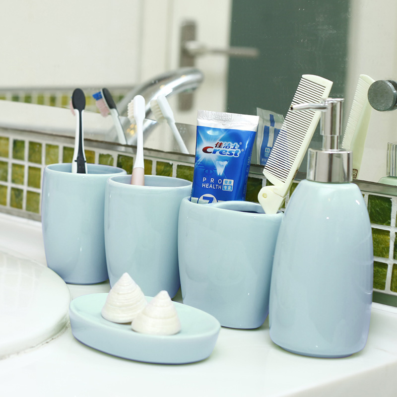 Какие аксессуары должны быть в ванной комнате