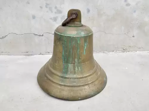 Разборка старого бронзового колокола, старый медный колокольчик, фэн -шуй разборка колокола, ресторан ресторана Fog Bell, народные обычаи ностальгические