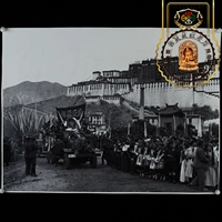 Тибетские красные тибетские люди Добро пожаловать на прибытие воина Джифанга старых черно -белых фотографий ретро и старое домашнее украшение висят картины