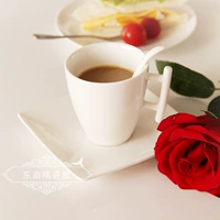 Западный стиль фантастический завтрак молоко молоко кофейная чашка простая чистая белая керамическая кофейная чашка диск