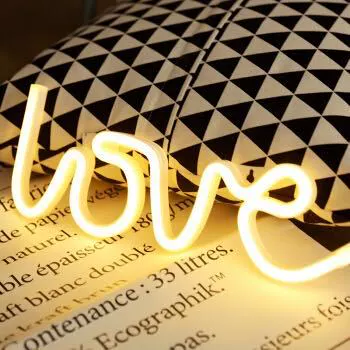 Светодиодные световые часы белая романтическая декоративная лампа модель Love Модель легкая автомобиль хвостовая коробка предложение конфиденция сеть красная качающаяся ночная лампа