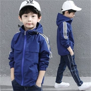 Áo khoác bé trai phong cách xuân thu 2022 phong cách nước ngoài mới phần mỏng áo khoác trẻ em cỡ vừa và lớn xu hướng quần áo trẻ em thông thường