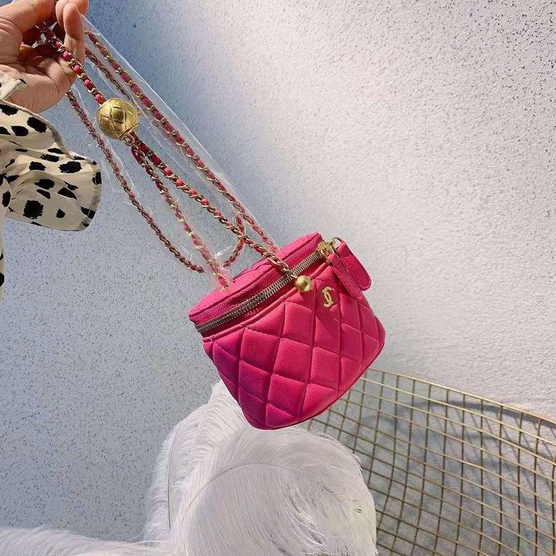Pink 10Cm * 10Cmchain Rhombic grid Lipstick bag Messenger Golden ball package Versatile fashion Internet celebrity The single shoulder bag European station Female bag Mini Bag Small
