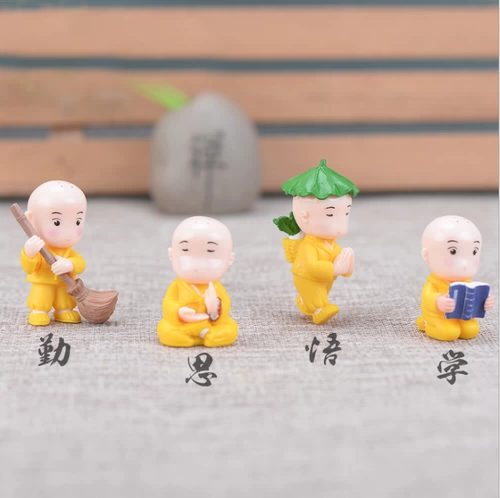 Микро -сальдовый орнамент DIY DECUVULATION DECOULATION KUNG FU SMAL MONK KEY Подвеска Bonsai Маленькое украшение пластиковые ремесла