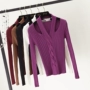 Quần áo thu đông 2018 phiên bản Hàn Quốc mới của áo cổ chữ V gợi cảm, cổ trụ rắn màu Slim áo len dáng lửng nữ len hoang dã áo len nữ đẹp 2021