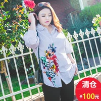 [giải phóng mặt bằng 100 nhân dân tệ] Quần áo mùa thu nữ XL chất béo mm Phiên bản Hàn Quốc của áo sơ mi sọc rộng đính cườm M1811091 quần bò cạp cao
