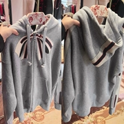 [Peach Home Dingjin District] DA thương hiệu tính khí cung thêu màu xám trùm đầu áo khoác lỏng áo len phụ nữ