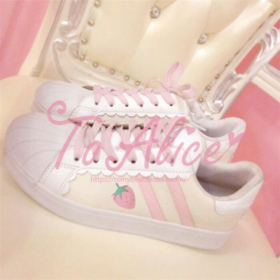 taobao agent Cute sports Japanese strawberry, casual footwear