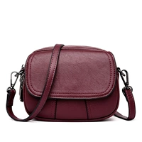 Бордовая сумка с петлей на руку