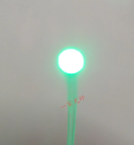 Конец -точка света направляющая светово оптическое волокно полно неба -звезда пустое верхнее оформление