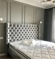 Американская классическая ткань из прятки высокой спины 1,8 -метровая двуспальная кровать в in in net net Master Maide Sdiefroom Sward Bed Brown Grey High -end