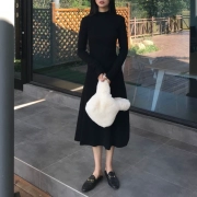 Váy nữ mùa thu 2018 mới thời trang Hàn Quốc khí chất cổ cao thon gọn thon gọn màu rắn hoang dã dài tay