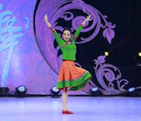 Красная трава Wan'er "зеленая трава" квадратная танцевальная одежда весна новая танцевальная одежда Plaza Yangyi Dance Service