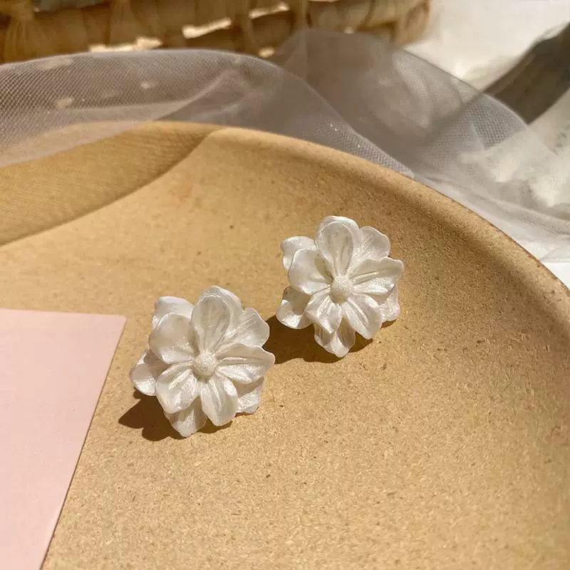 «First Love» Zhao Lusi серьги-продолжет First Love Flower Ear