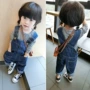 Mùa xuân 2018 phiên bản Hàn Quốc của quần áo trẻ em mới dành cho trẻ em denim overalls bé trai quần jean nhỏ tươi hoang dã quần áo trẻ em hàn quốc