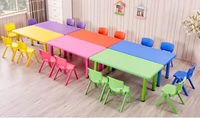 Стол толстого детского сада, стул, стойка для стола в детском саду, стол, офисный стол, может поднять пластиковый столик в детском саду.