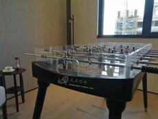 Стол для настольного футбола 酒吧样板房娱乐室创意灰黑色玻璃足球桌桌上足球台足球机