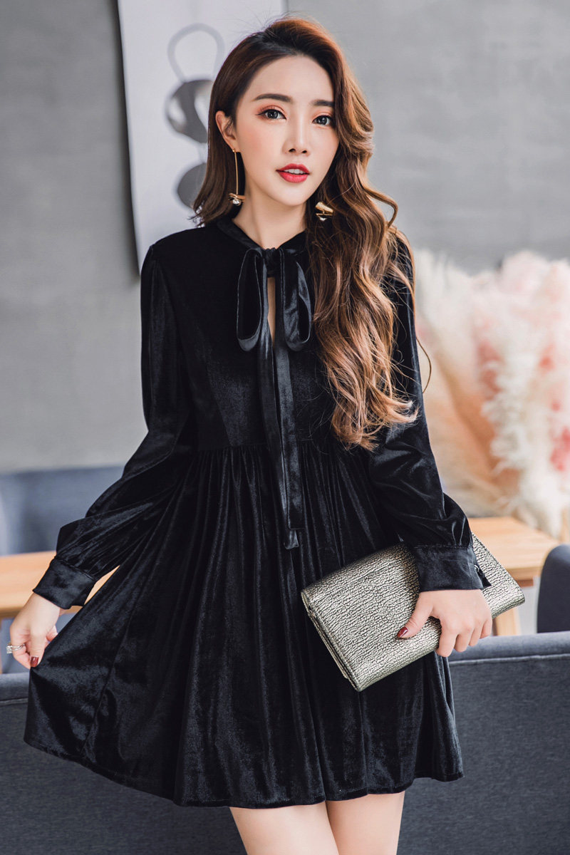 2017秋冬新款丝绒蝴蝶结泡泡a字短裙长袖黑色大摆连衣裙女 实拍
