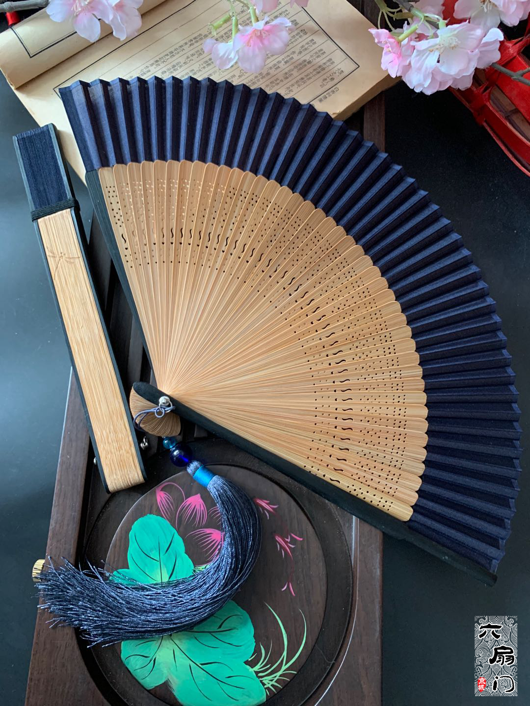 The Past Is Like Smokedragonfly Solid color real silk Fan Chinese style grey bamboo fan a gentle wind summer daily expenses Japanese  Folding fan fold Fan female