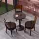 Один стол, три стула [круглый стул]