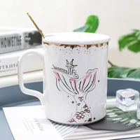 Белая чашка порошка