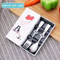 Черно -белая коробка в форме сердца