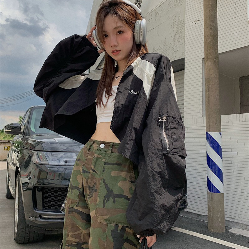 This is a new 2022 autumn loose, Korean-style, slimming and Western-style long-sleeved top for women with a sense of design and patchwork