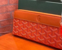 Оранжево-красный