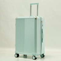 Модель зеленого молнии на молнии