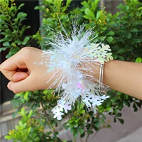 Белый браслет, со снежинками