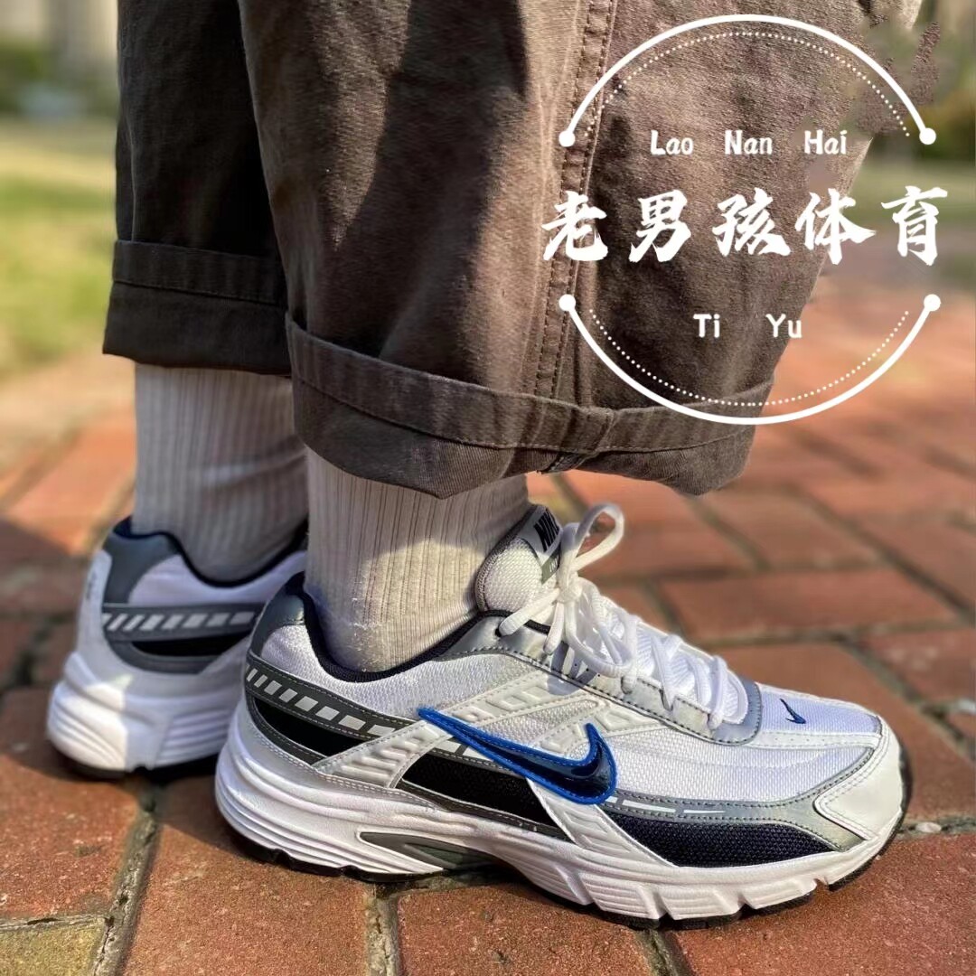 nike initiator on feet