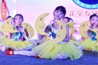 Церемония открытия маленьких лунных игр реквизита детского сада танце