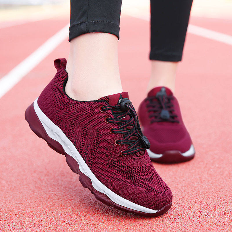 Old Beijing cloth shoes Women's spring new style elderly walking shoes, anti-slip soft-soled mother sports shoes, lightweight for middle-aged and elderly people
