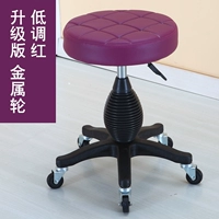 Низко -классное красное металлическое колесо