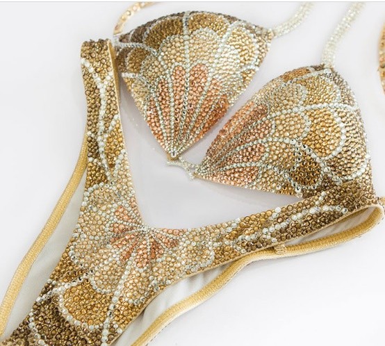 Сексуальный золотой купальник, США