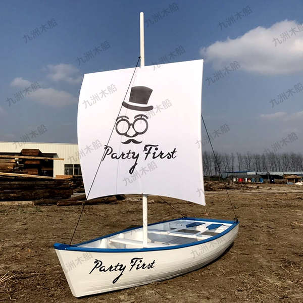 Деревянная лодка континентальный Деревянная лодка парусное судно Живописные места декоративный Лодка фотография реквизит украшение дерево Лодка парк Цветочная лодка в сфере недвижимости