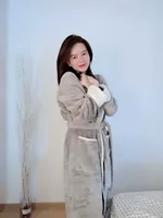 1819 серая женщина