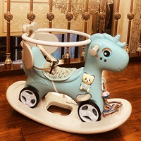 (Новые) Милые лошади и голубые пояса полагаются на забор