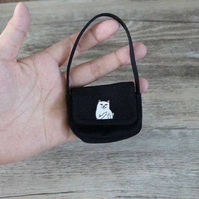 taobao agent Four quarters, six points and three -point trendy soldiers OB27 Middle finger cat shoulder bag is cheap and cute ~