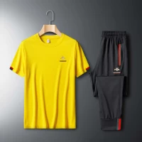 Желтые штаны, короткий рукав