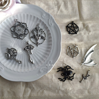 taobao agent Spider Magic Array Satan Head Pendant DIY alloy handmade jewelry accessories full of free shipping