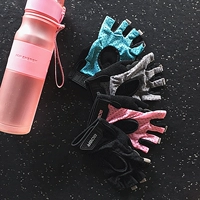 Mùa hè tập thể dục găng tay nữ non-slip mang găng tay thể thao hollow nửa ngón tay chăm sóc palm thiết bị cổ tay thanh ngang đào tạo đồ bảo hộ găng tay len bảo hộ