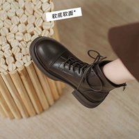 Martens, демисезонные утепленные коричневые короткие сапоги в английском стиле, ботинки, из натуральной кожи, коллекция 2023, в британском стиле