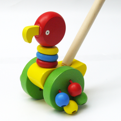 Деревянные игрушки каталки на палочке. Каталка деревянная "петушок". Деревянная погремушка plan toys каталка pl5220. Деревянная каталка собачка. Игрушки каталки деревянные.