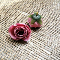 Роза красная