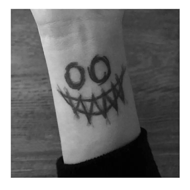 暗黑系鬼脸笑脸纹身贴 花臂脖子少女酷颈部个性ins风堕落文生贴上下架